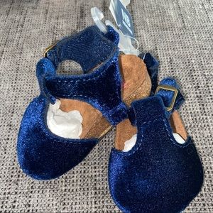 Newborn suede sandals